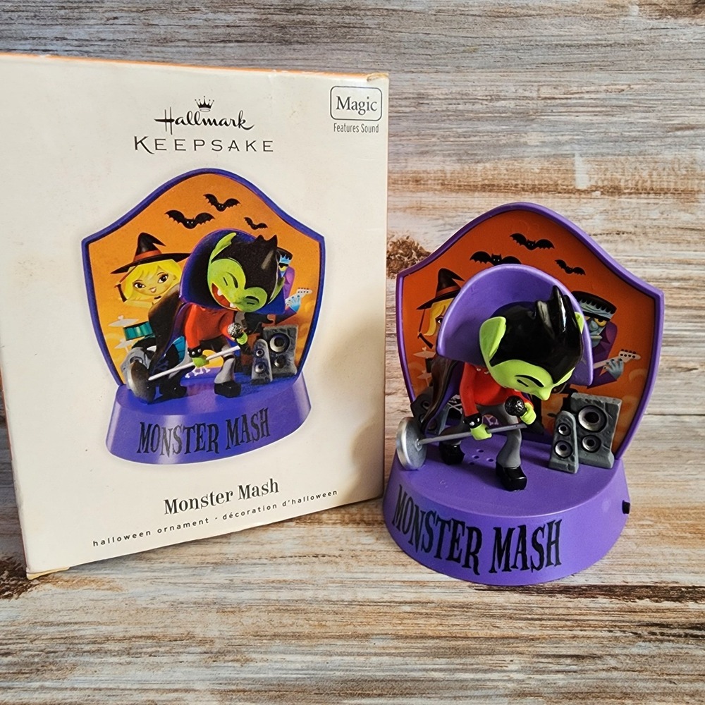 Hallmark Keepsake 2010 Monster Mash Halloween Magic Musical Ornament Vampire